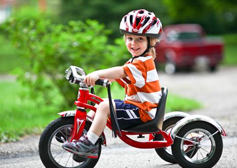 Трехколесный велосипед для ребенка