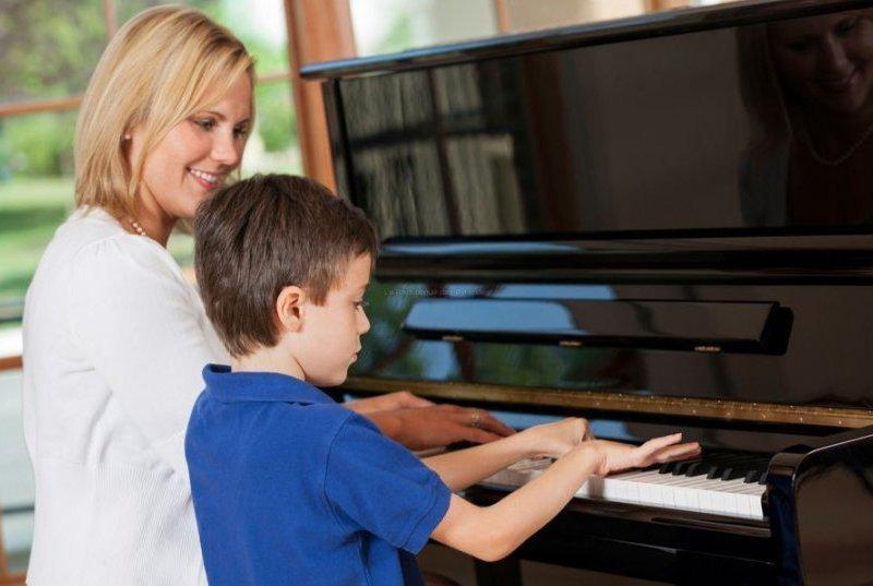 Обучение детей игре на пианино: 5 причин учить ребенка музыке