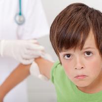 Детские прививки: обязанность или право выбора?