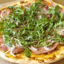 Пицца со свежей рукколой – необычный и пикантный вкус