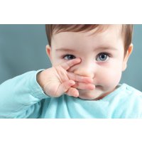 У ребенка слезятся глаза: причины