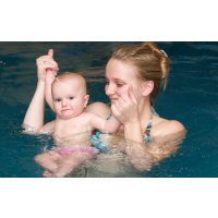 В бассейн с грудничком: важные правила