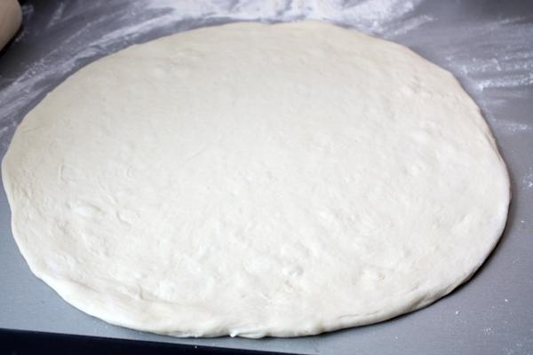 Пицца с грибами и козьим сыром