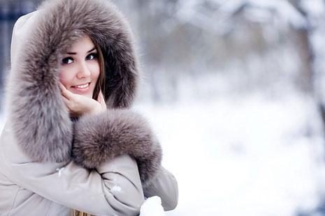 Девушка в капюшоне