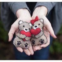 Как сшить медвежат с сердечками в лапках