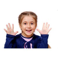 Уход за проколотыми ушами ребенка