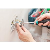 Установка розеток: особенности услуги